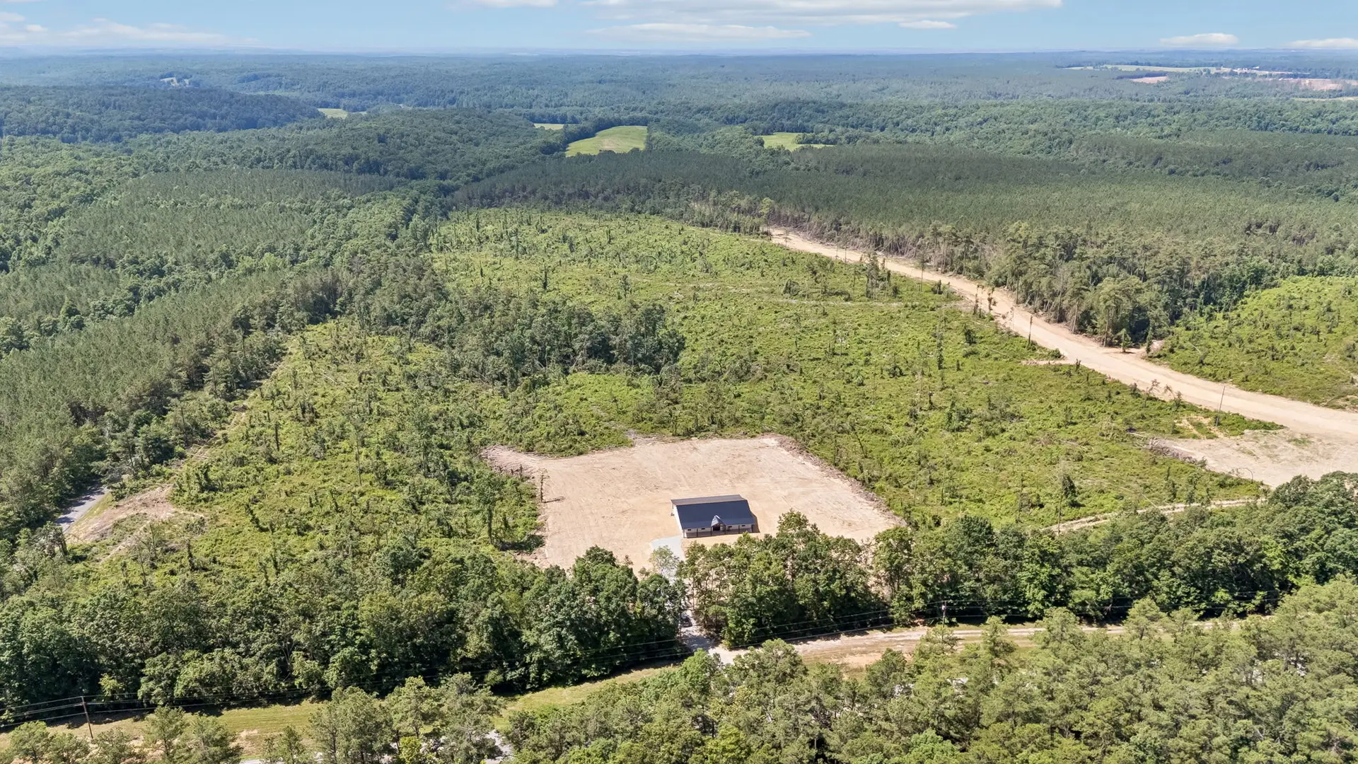 64 1827 linden hwy at 1827 Linden Hwy, a barndominium in Hohenwald, Tennessee