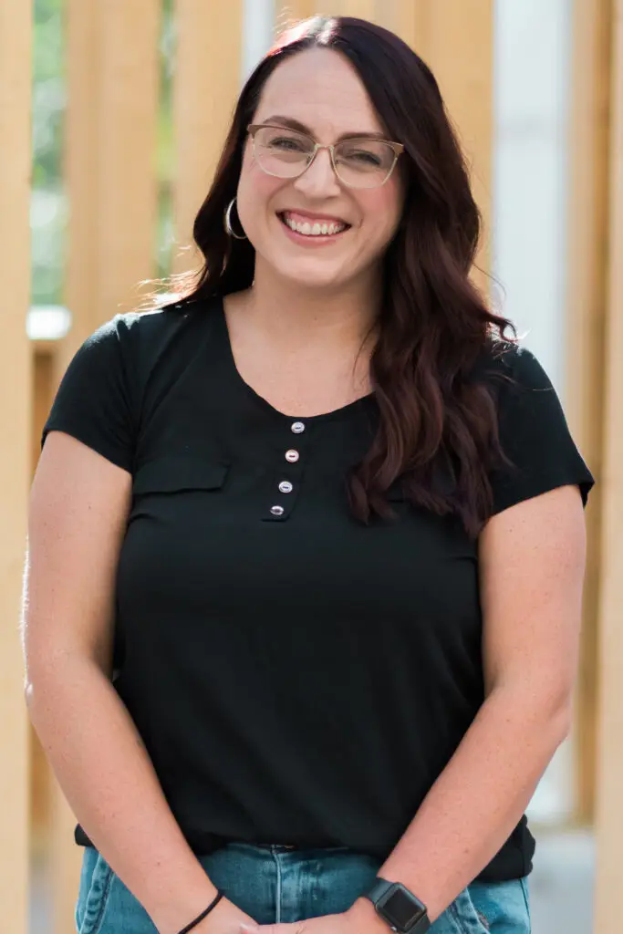 Kaci Shanes Office Manager of Summit Investment Group